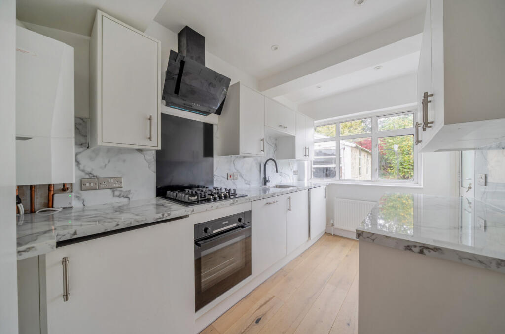 1364132-4-68e6528...