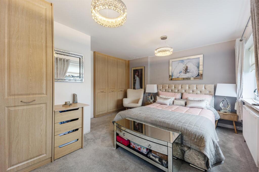 1 Thorndyke Close bedroom 1 2.jpg