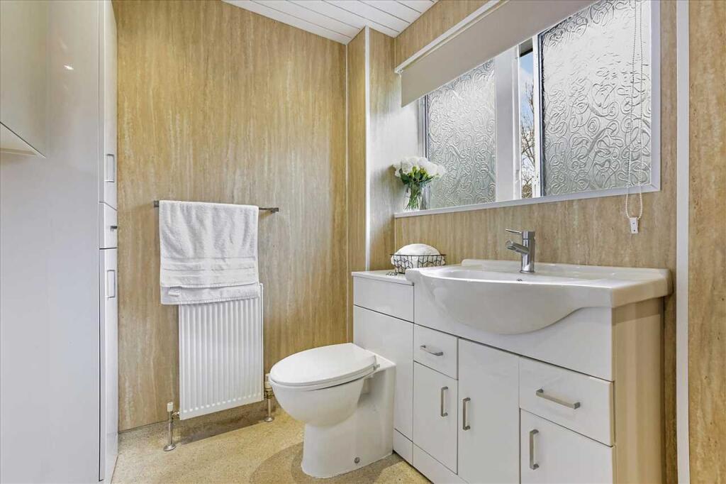 Shower Room (1)