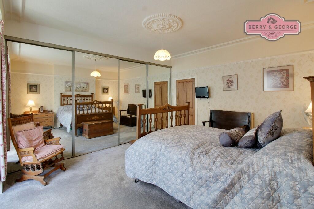 MAIN BEDROOM