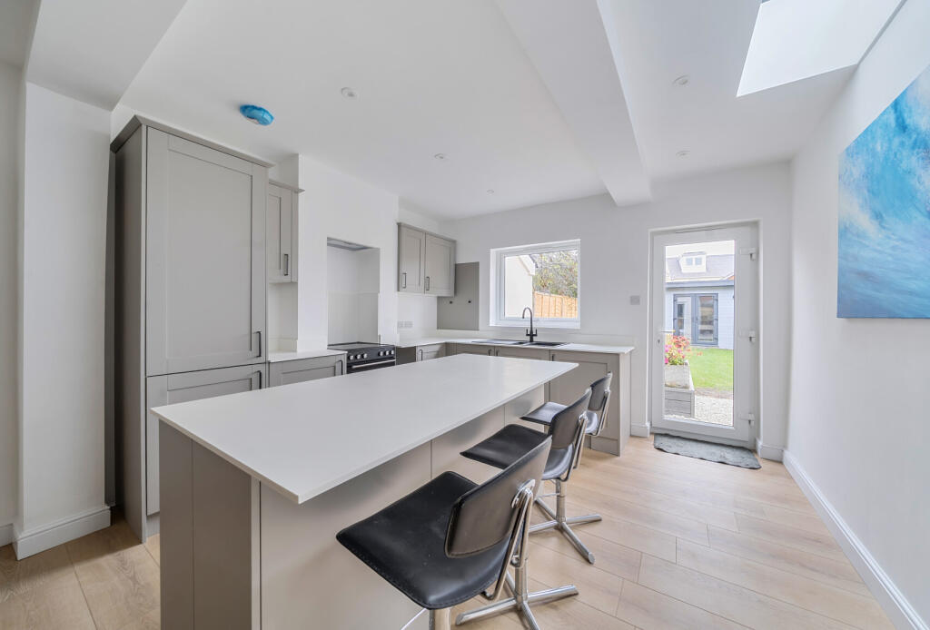 1365125-3-68e8d00...