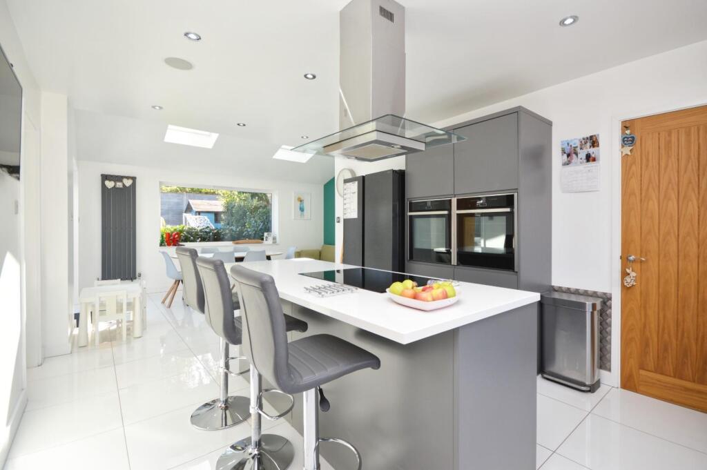 L-Shaped Kitchen/Dining/Family Room