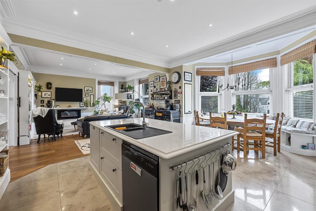 Kitchen/Breakfast Room 4