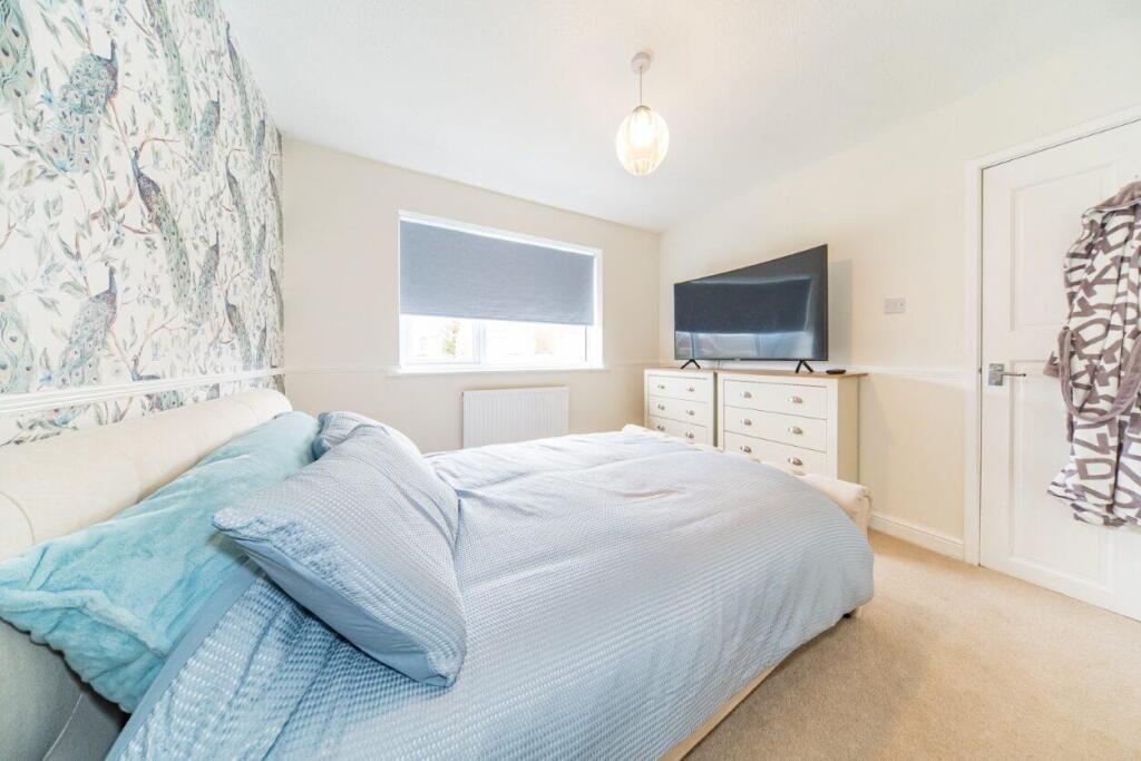 11 Newark Close bedroom 2 2.jpg