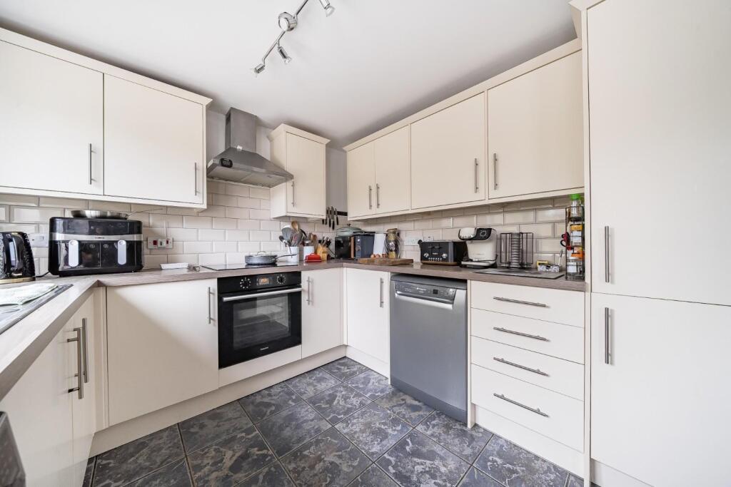 Kitchen corner 2.jpg