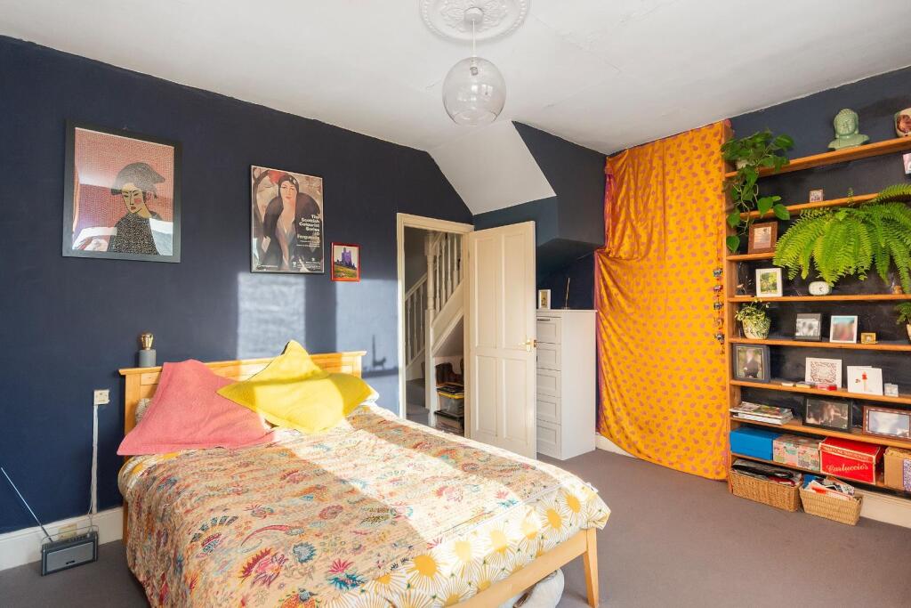 1C1R3WH - Bedroom H.jpg