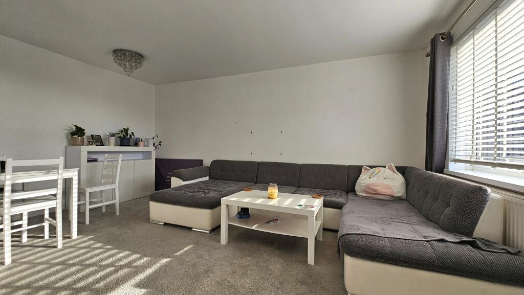 Lounge / dining room