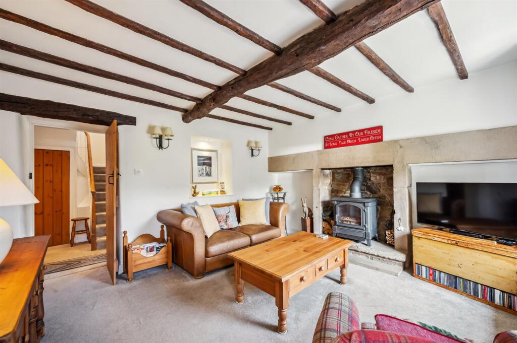 Sitting Room towards inner hallway.jpg