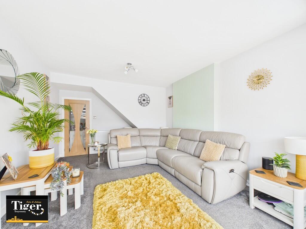 CAM02176G0-PR0552...