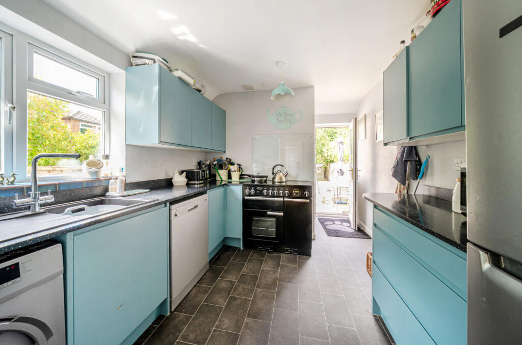 1301913-11-683db1...