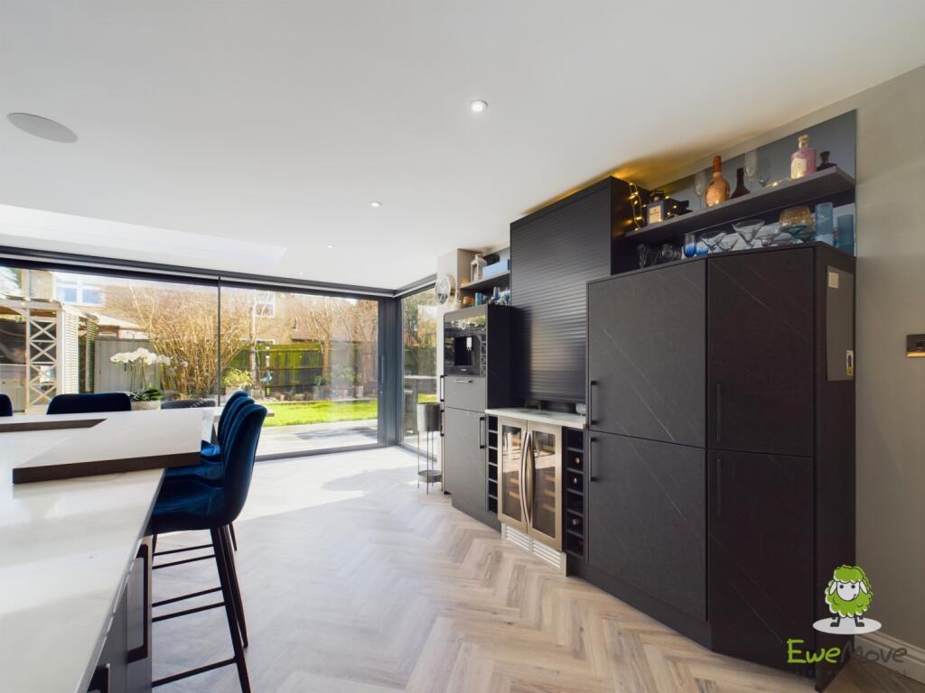 CAM03778G0-PR0171-STILL024