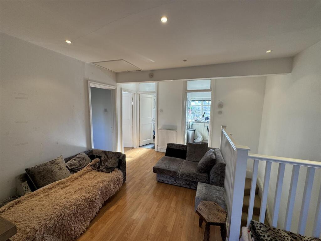 Living Room 2.jpeg