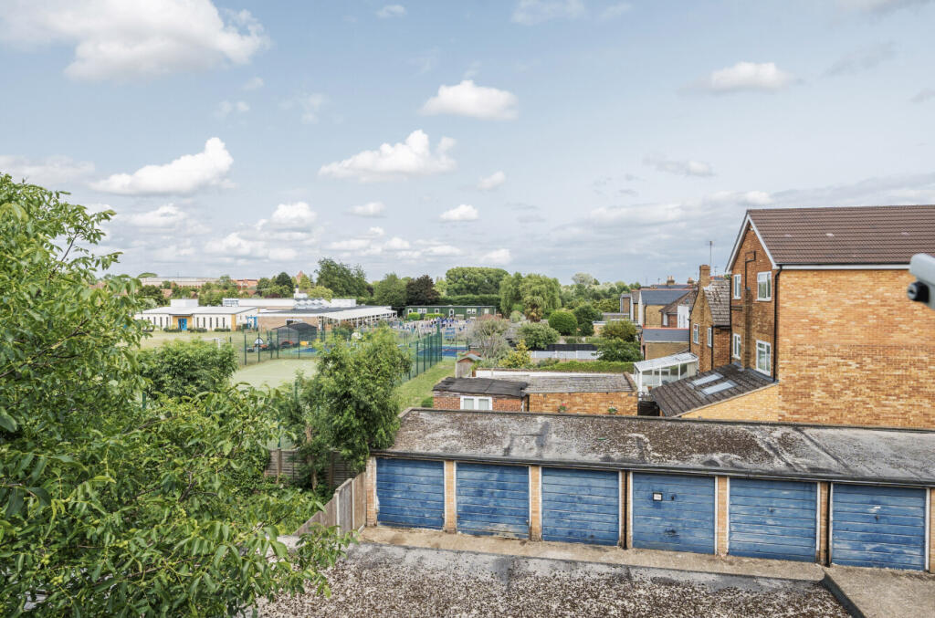 1304262-19-684086...