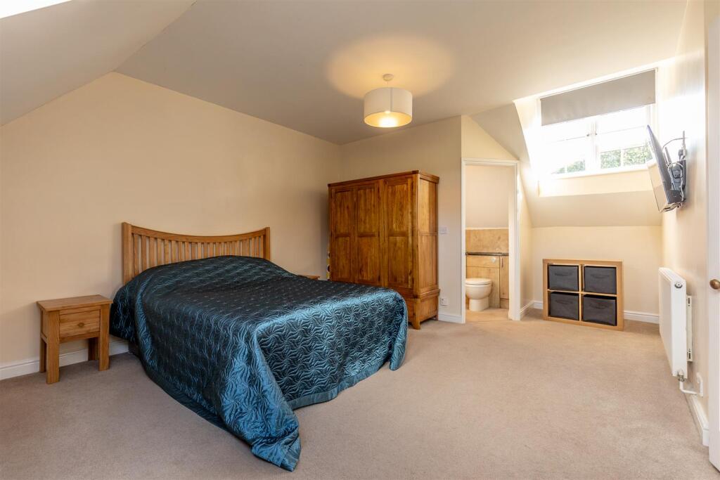 Chapel Cottage, Long Ashton Bedroom 1.jpg