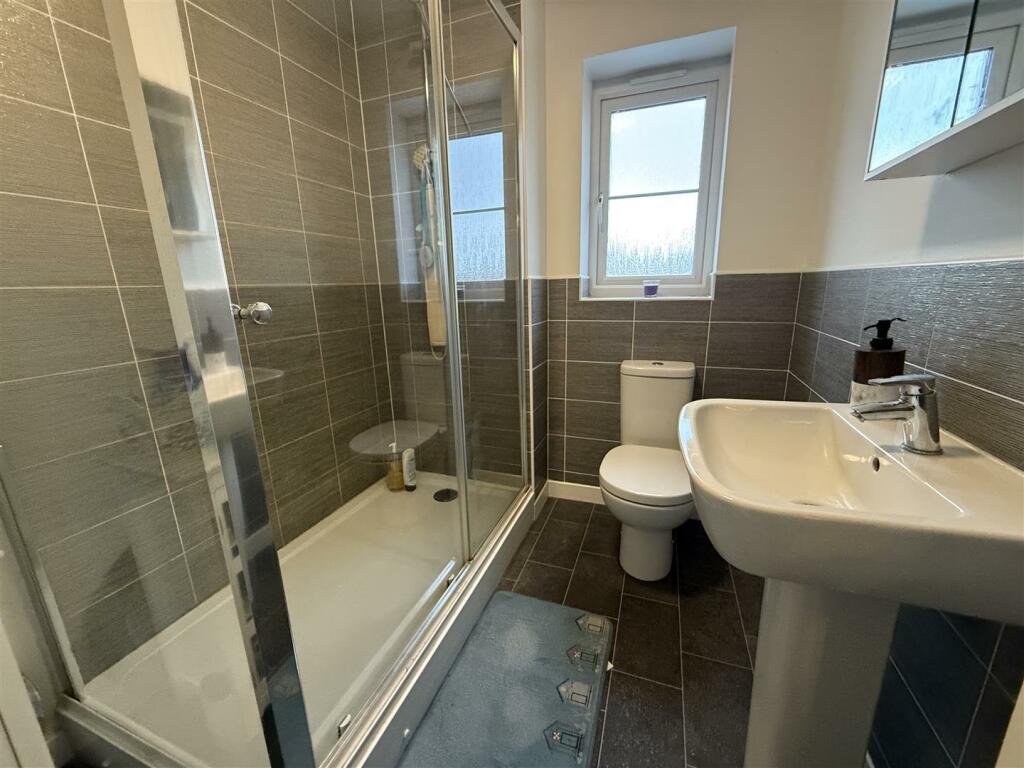SHOWER ROOM/WC