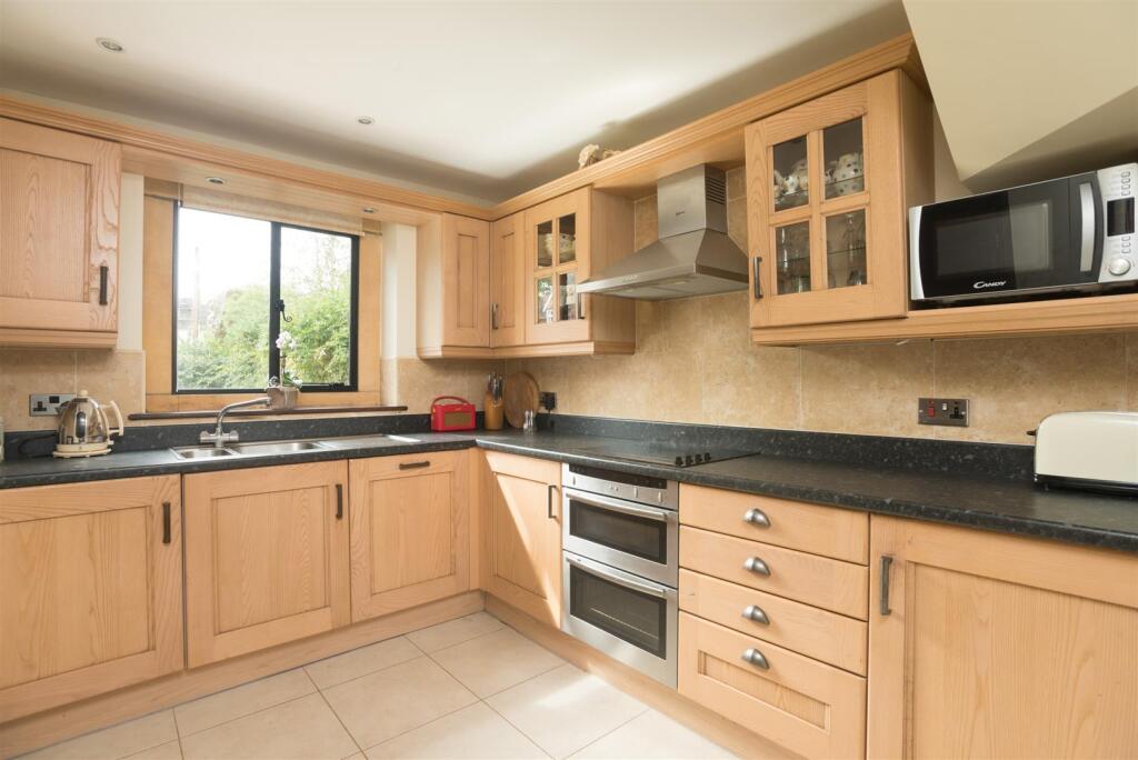 1 St Peters Court-13.jpg