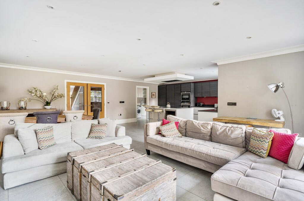 1365747-6-68ecbf9...