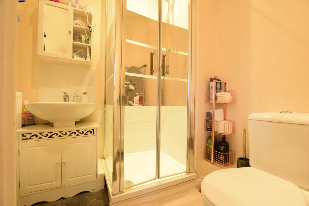EN SUITE SHOWER ROOM