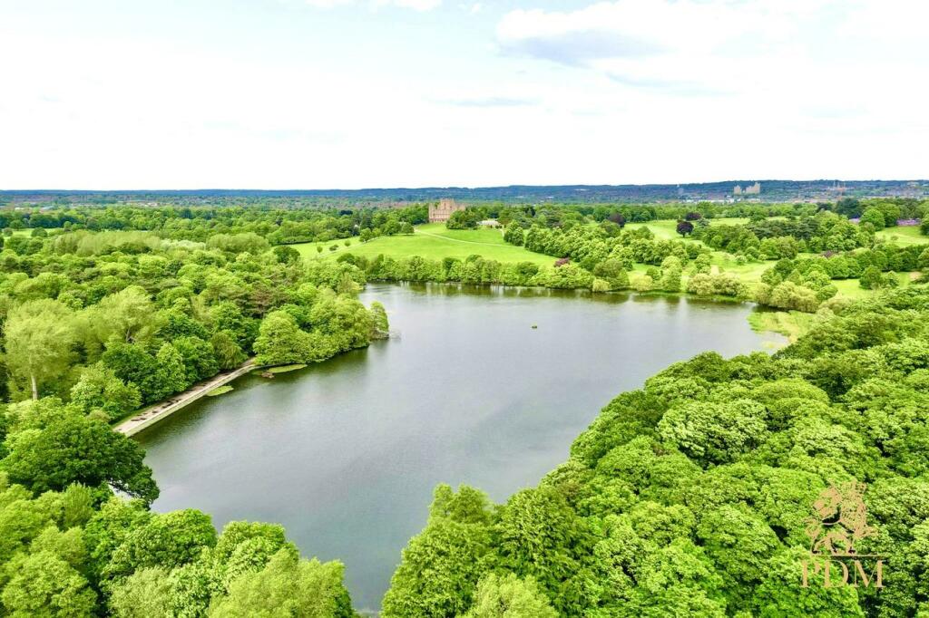 2 Parkside Wollaton NG8 2NN