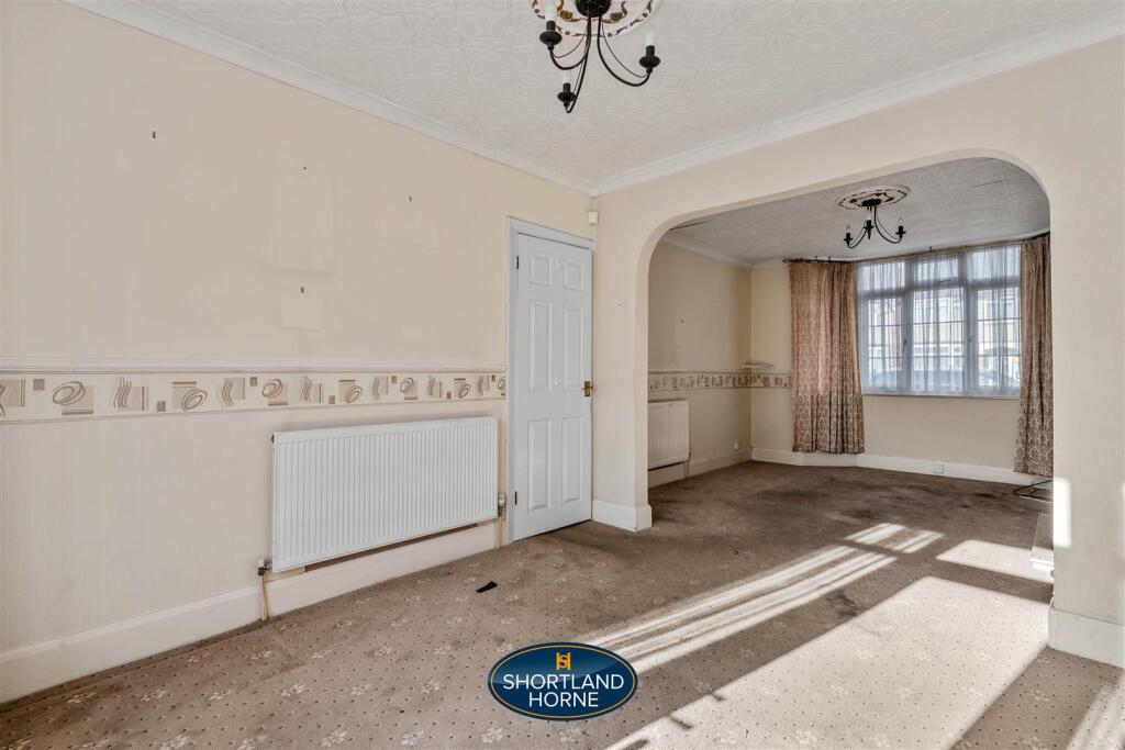 lounge/dining room