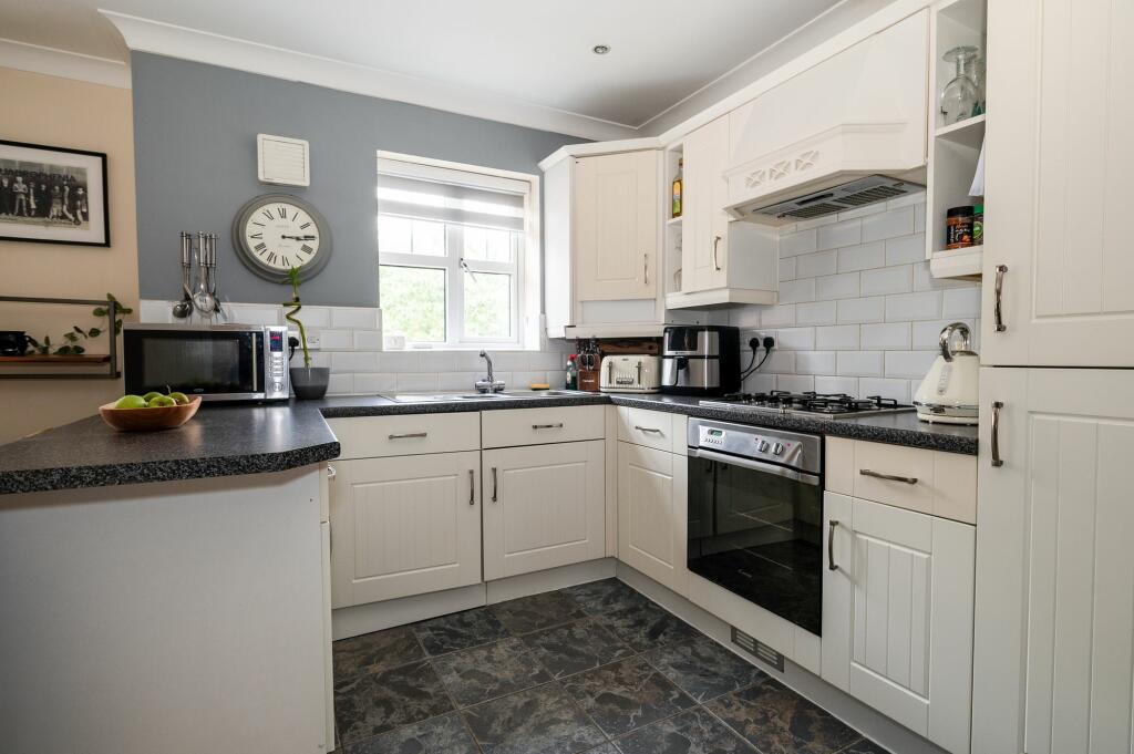 KITCHEN AND LOUNGE