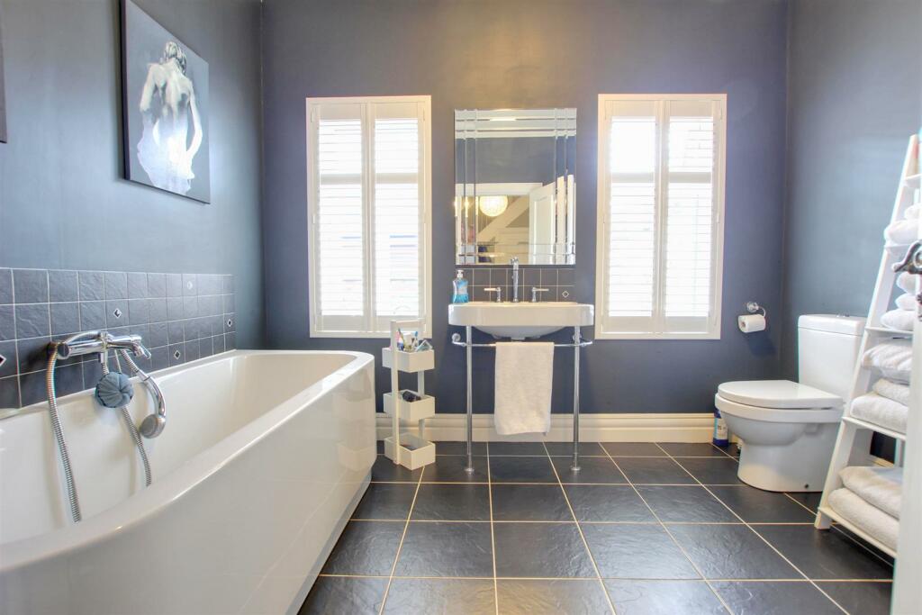 BATHROOM/W.C.