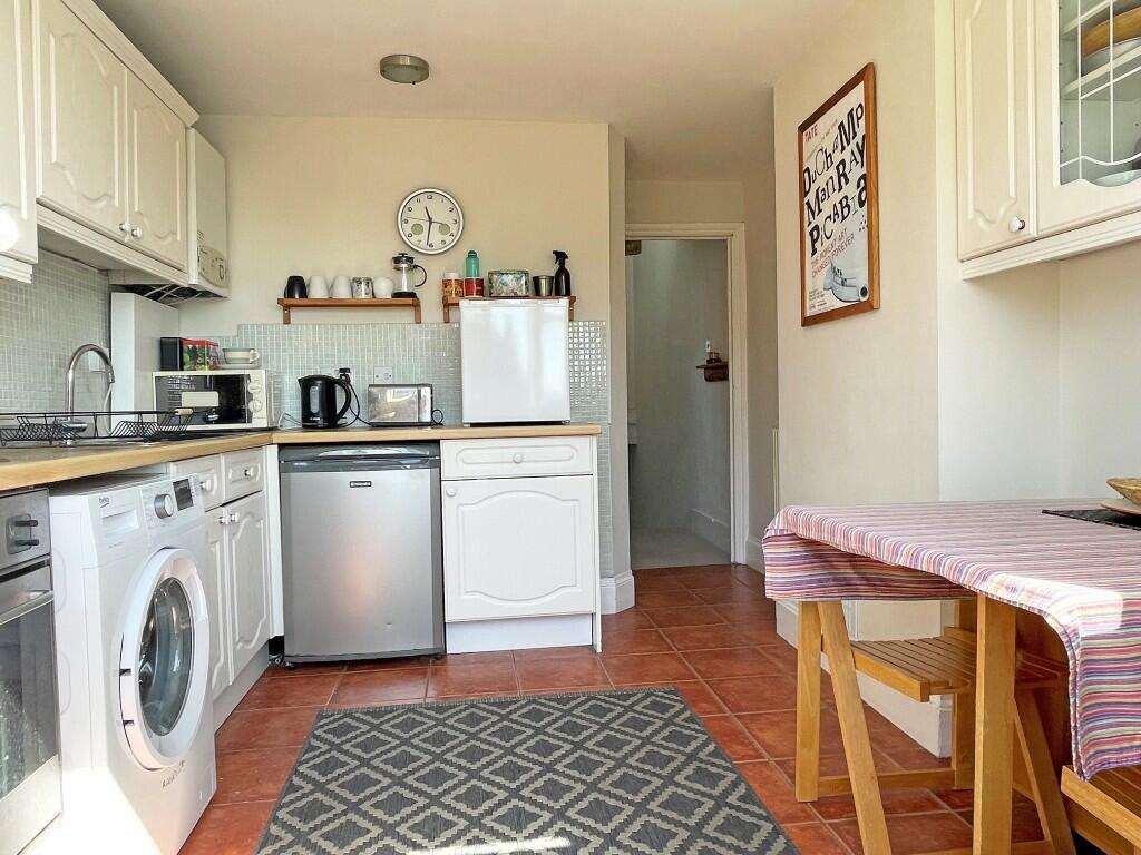 Kit/Breakfast Room