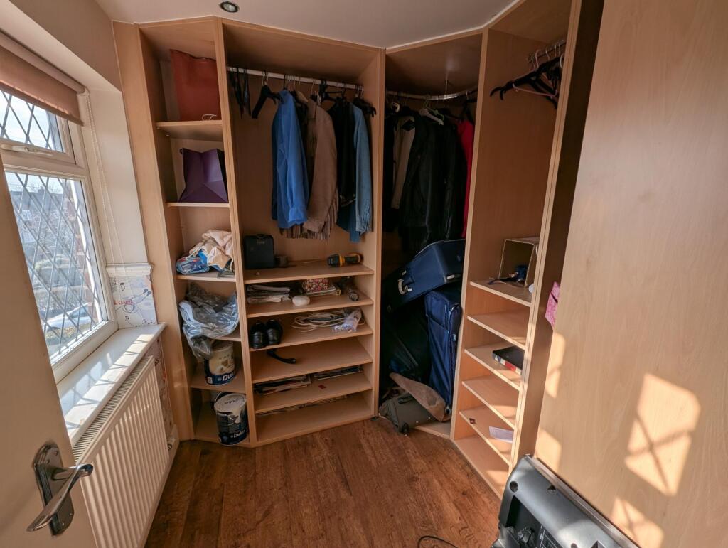 Walk in wardrobe