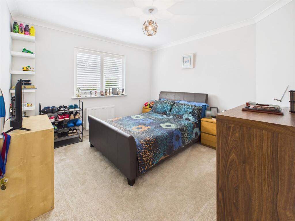 BEDROOM 5