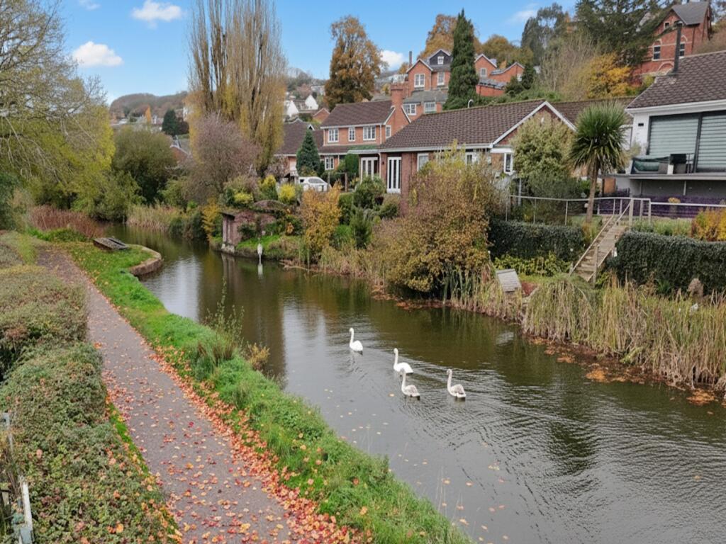 EWEMOVE TIVERTON - CANAL