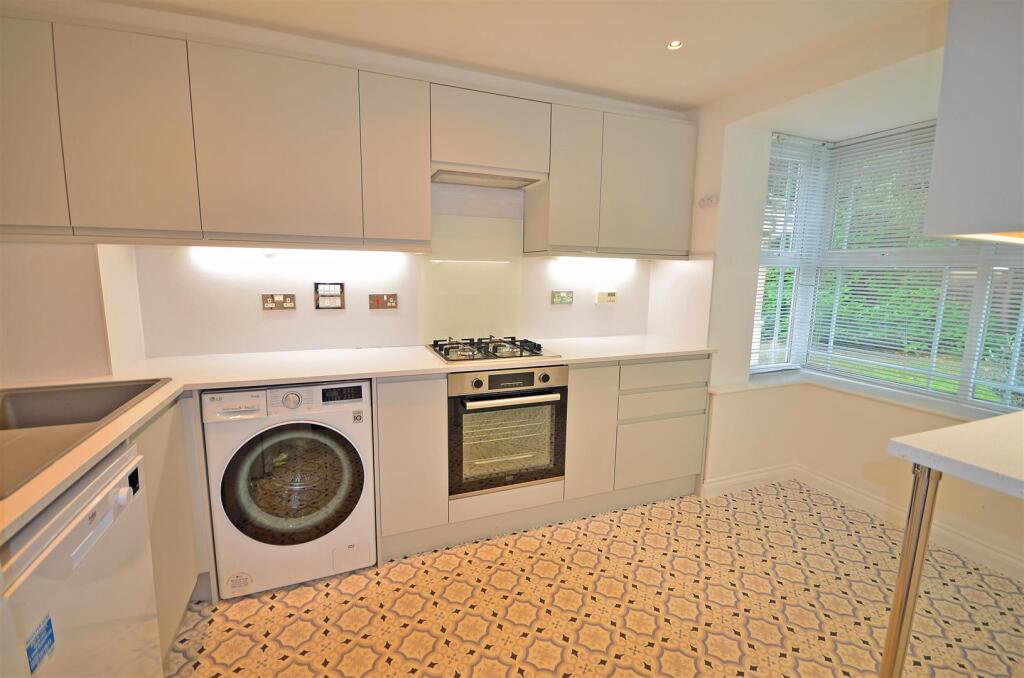 17 Drifters drive kitchen.jpg