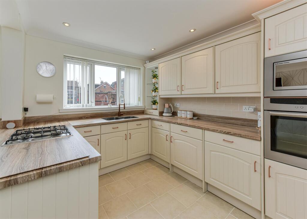 7 Griffiths Drive-kitchen7.jpg