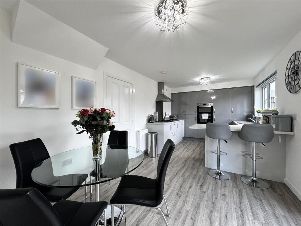 Kitchen/Dining