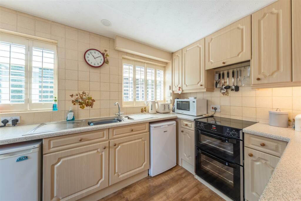 95 Ridings Lane-002.jpg
