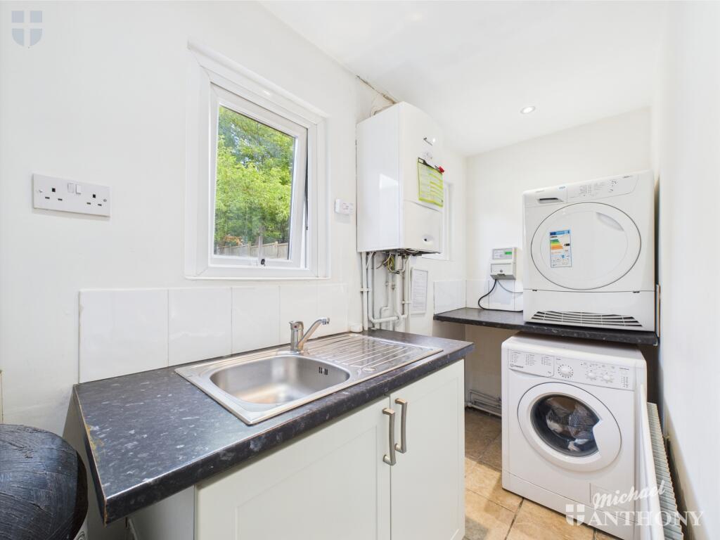 CAM03218G0-PR0638-STILL011