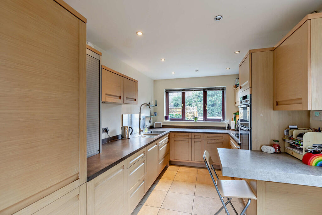 8639254-interior0...