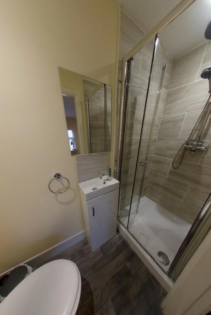 Room 5 en-suite