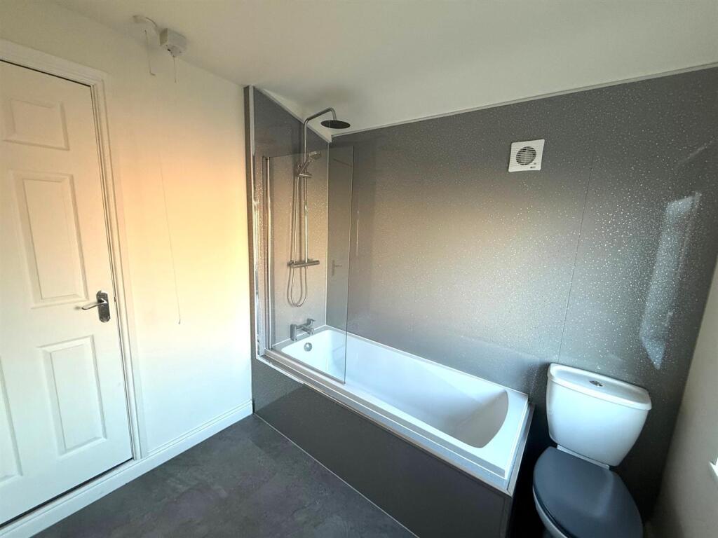 ENSUITE BATHROOM