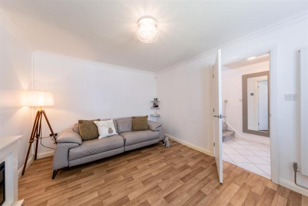 9 Simmonds Close-010.JPG