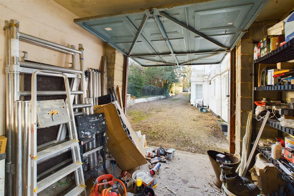 Flat 3, 110 Evesham Road, Cheltenham, Gloucestersh