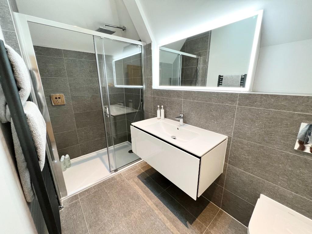 EN-SUITE 1