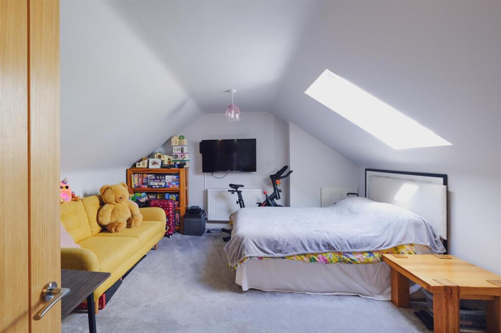 TOP FLOOR BEDROOM