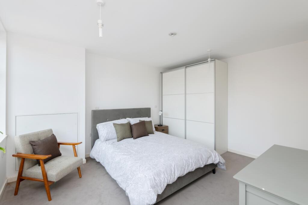 Apartment 5, 14 M...