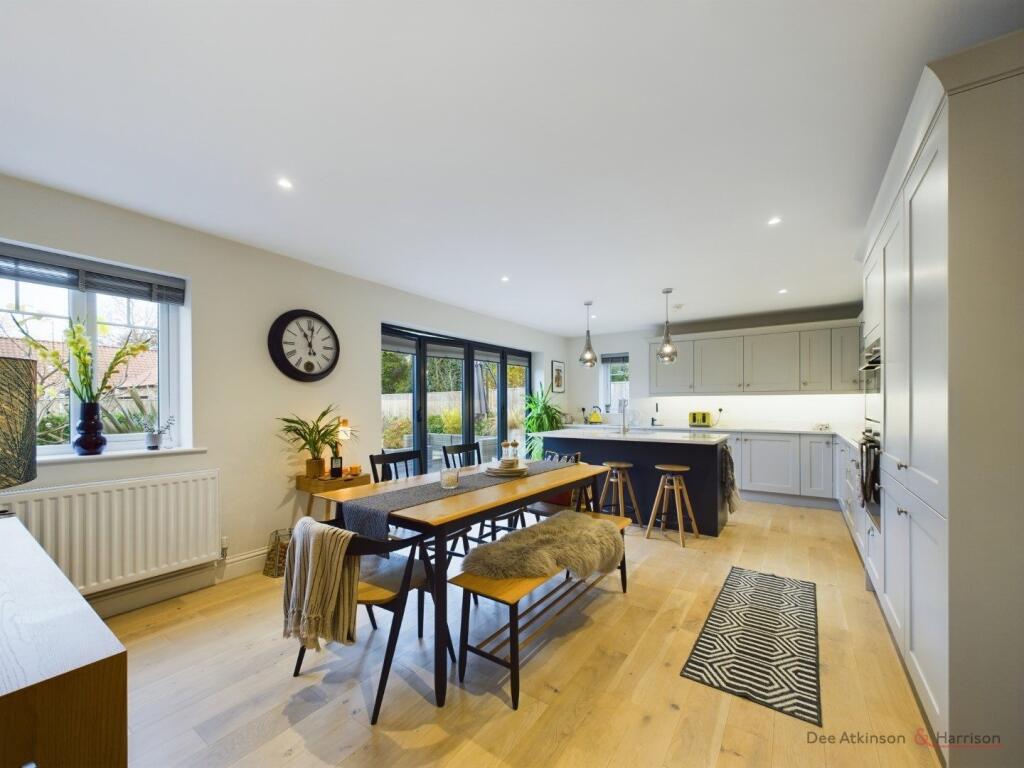 Kitchen/Dining Area