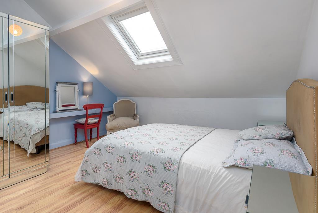 upstairs flat (4 of 7).jpg