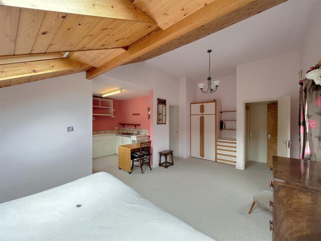 IMG_8775 - New Extention Bedroom 1 shot 2.JPG