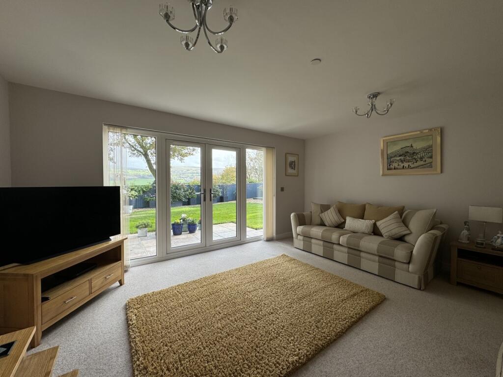Lounge/ dining room