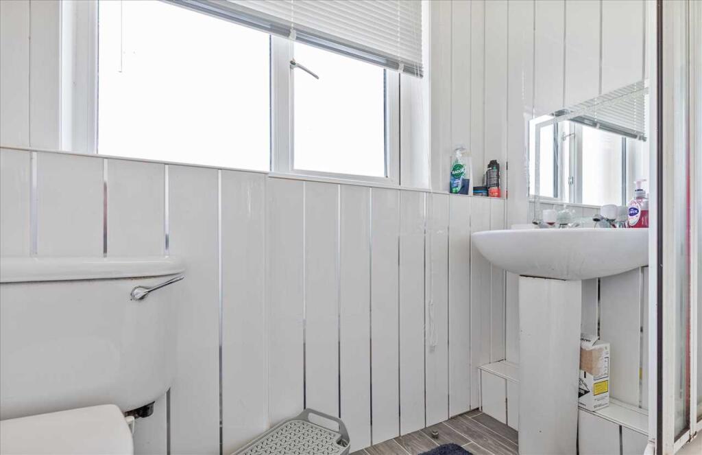Shower Room (1)