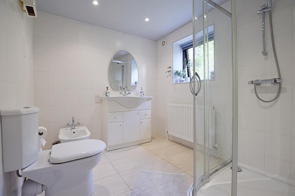ENSUITE2.jpg