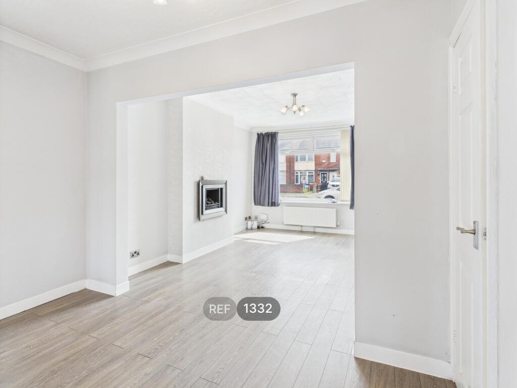 Kitchen / Dining area